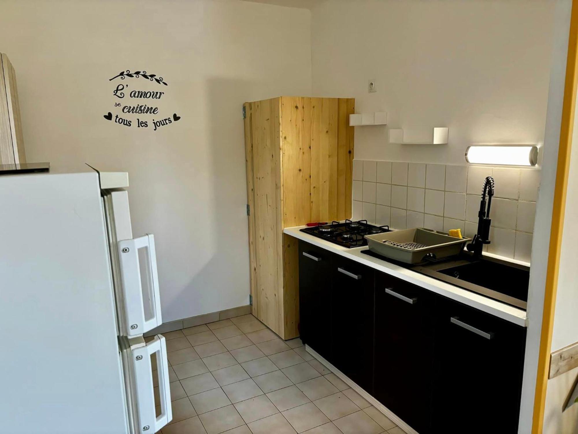 Hotel Les Persedes Lavilledieu  Экстерьер фото