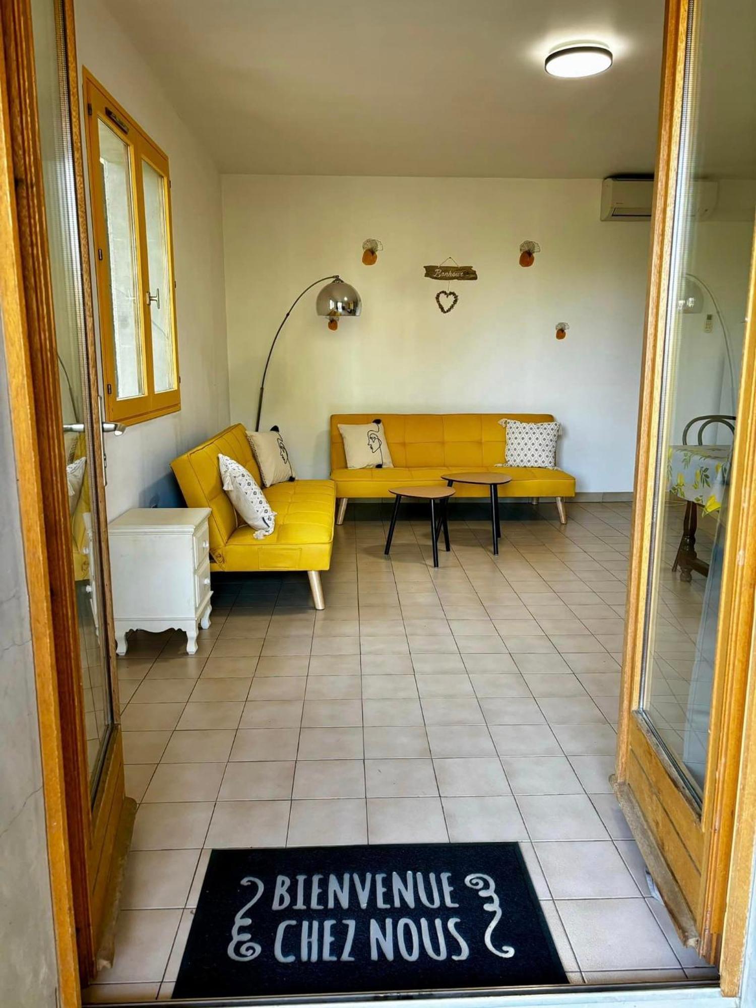 Hotel Les Persedes Lavilledieu  Экстерьер фото