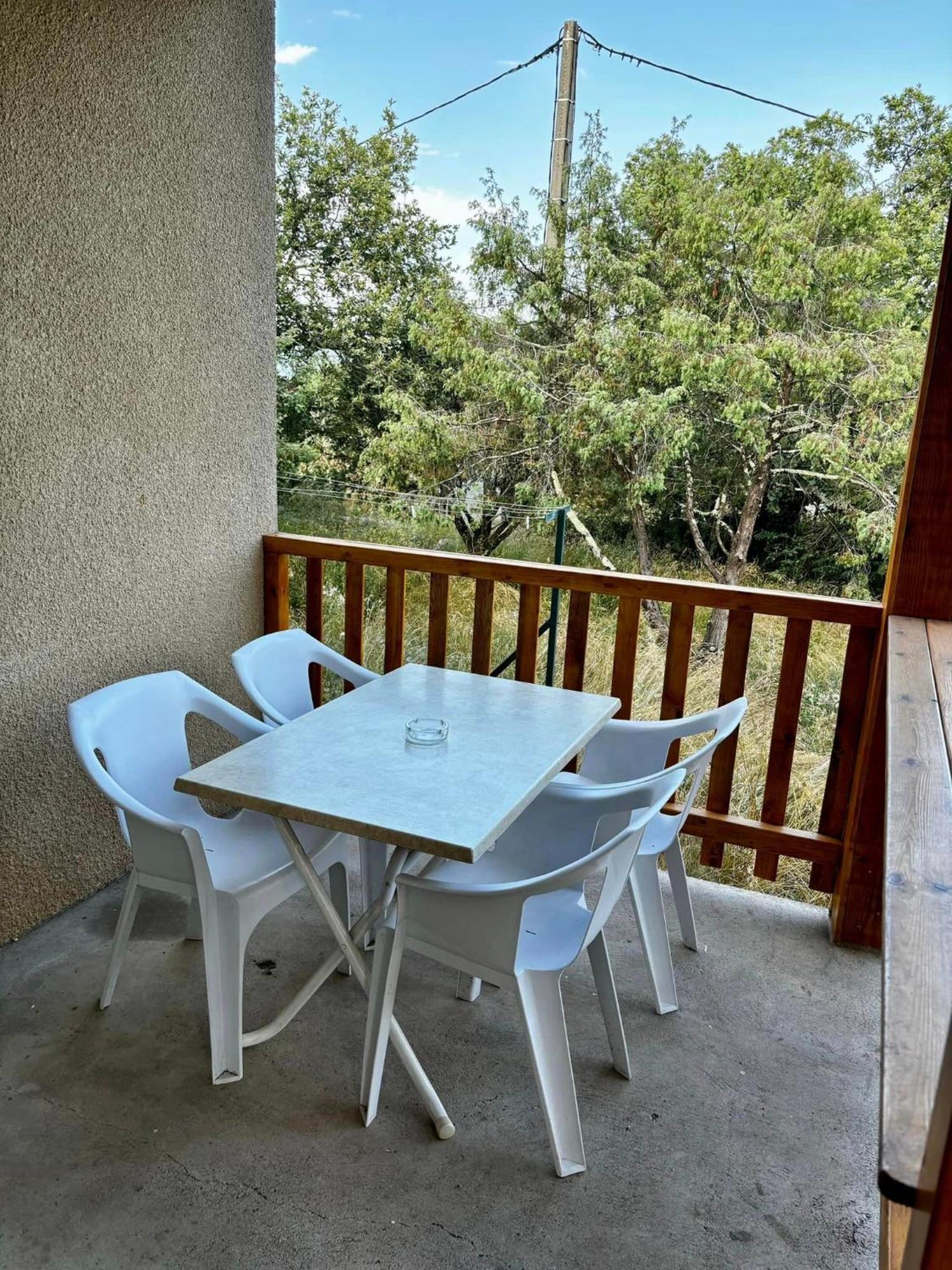 Hotel Les Persedes Lavilledieu  Экстерьер фото