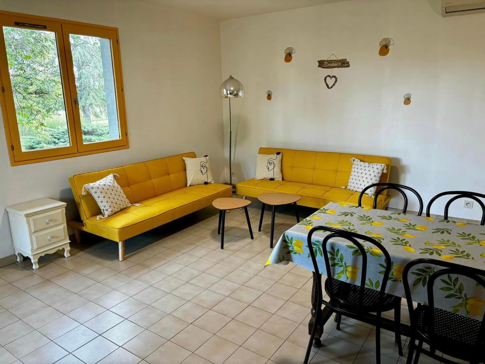 Hotel Les Persedes Lavilledieu  Экстерьер фото