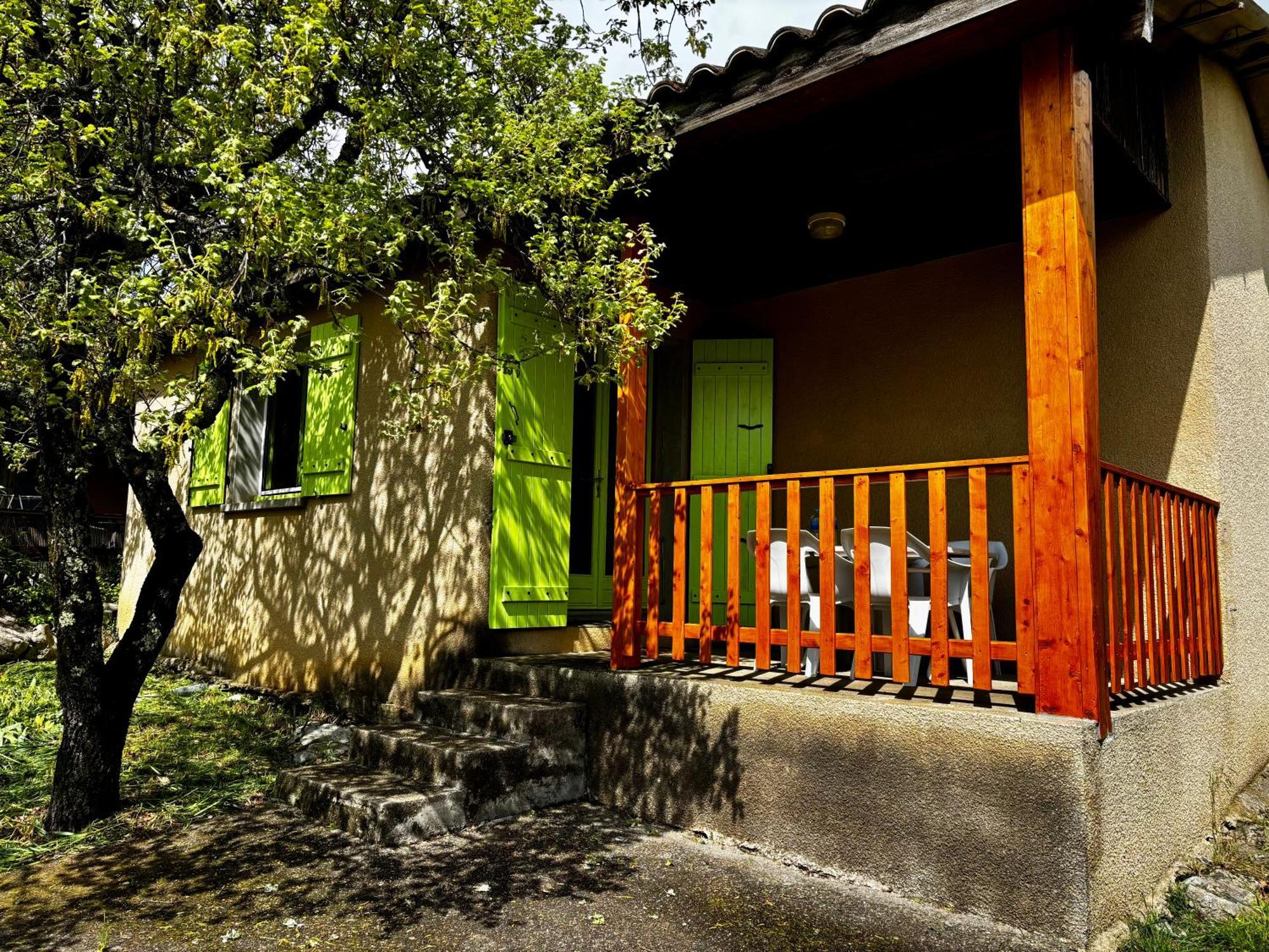 Hotel Les Persedes Lavilledieu  Экстерьер фото
